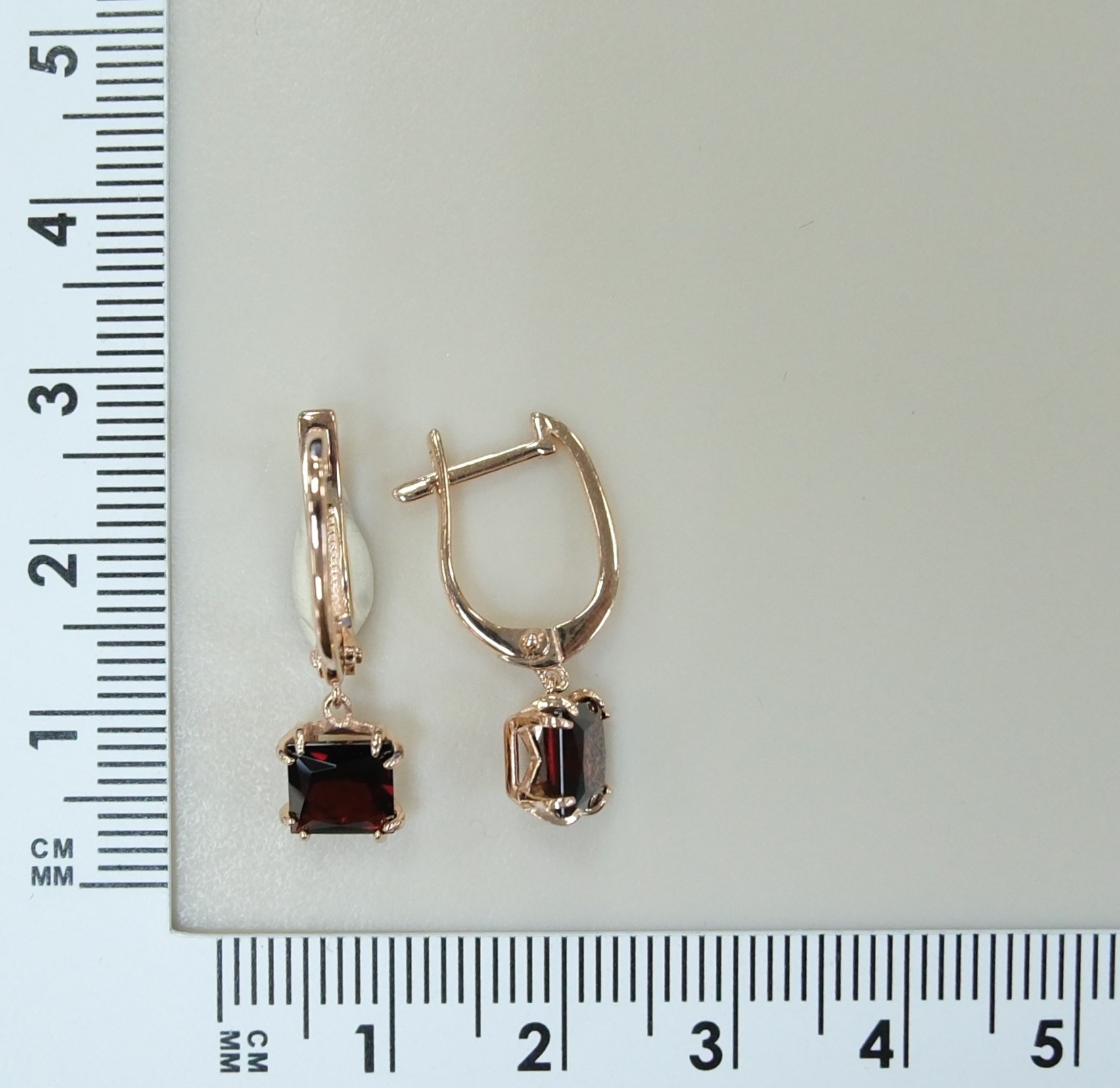 Серебряные серьги с гранатами